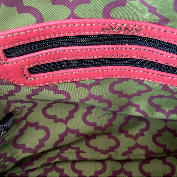 OrYANY Vintage Leather Handbag in Coral with Cream Accents. Like New Condition! - Picture 6 of 10